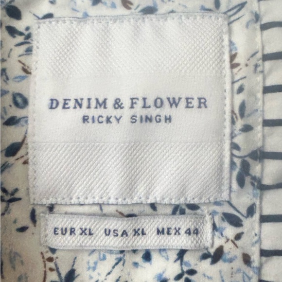 Denim & Flower Blue and White Floral Long Sleeve Button Down Shirt. Size XL - Picture 3 of 9